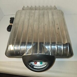VillaWare 2001F Uno Farmyard Waffler Animal Shape Waffle Maker Chrome 1200W